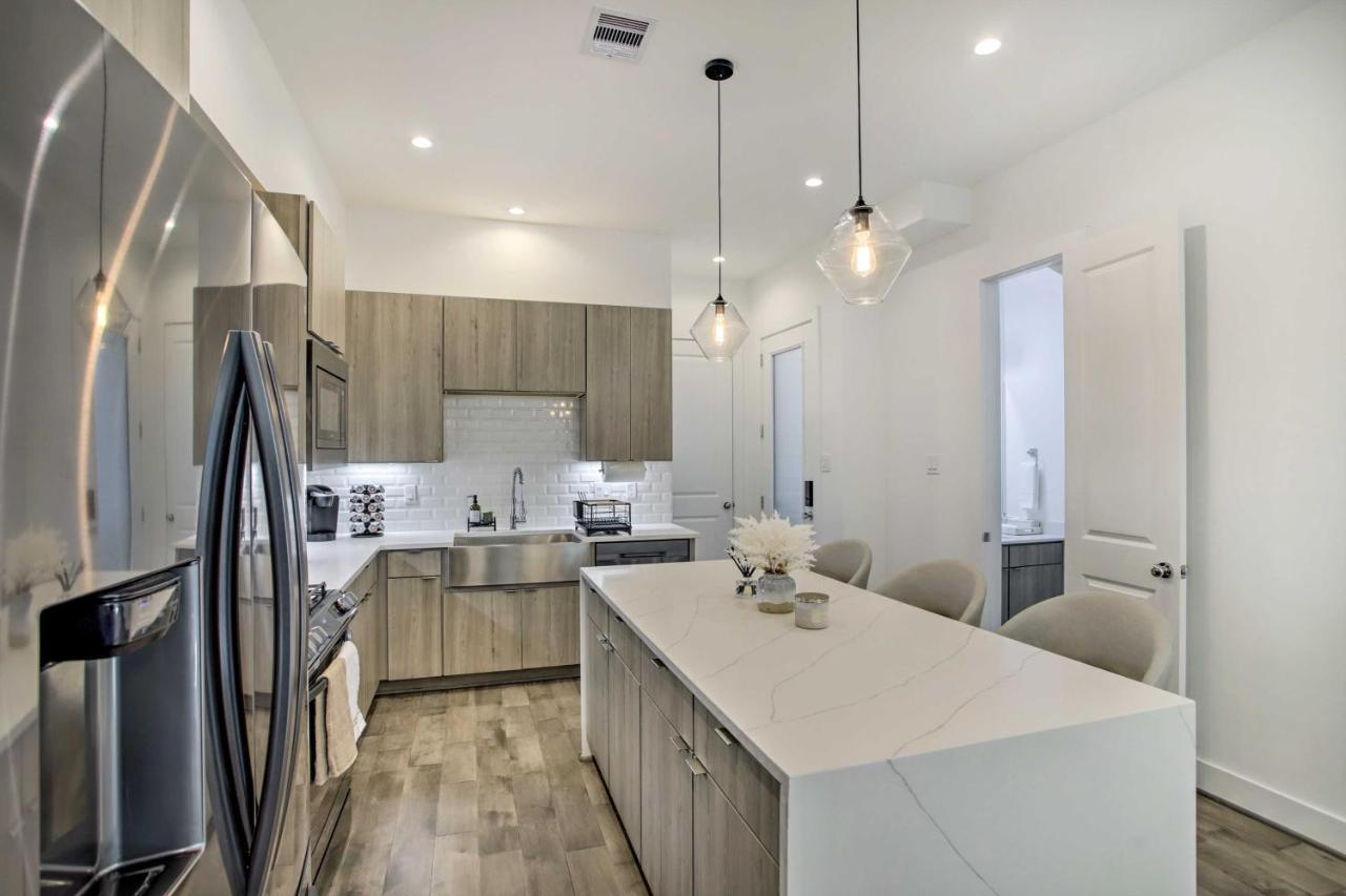Newly-Built Luxury Galleria Area Townhome! Х'юстон Екстер'єр фото