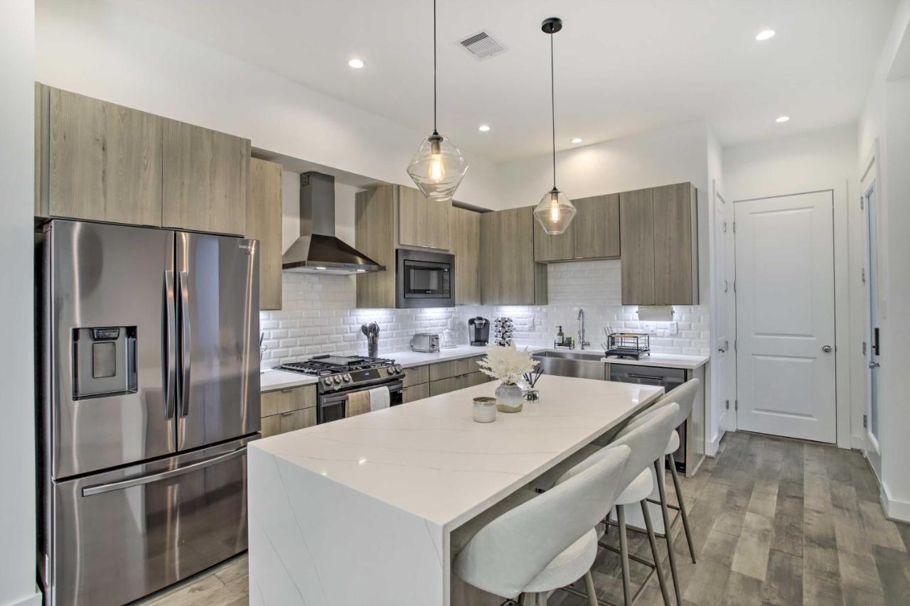 Newly-Built Luxury Galleria Area Townhome! Х'юстон Екстер'єр фото