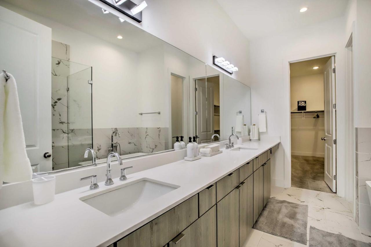 Newly-Built Luxury Galleria Area Townhome! Х'юстон Екстер'єр фото