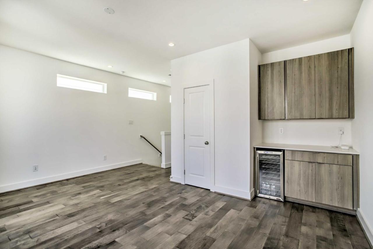 Newly-Built Luxury Galleria Area Townhome! Х'юстон Екстер'єр фото